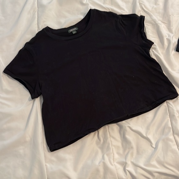 3 various crop tops - Picture 5 of 6